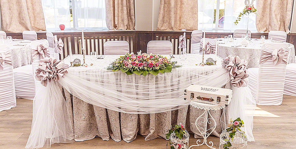 How To Use Furniture In Wedding Decor?